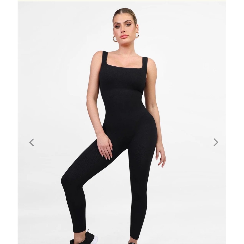 Popilush Built-In Bra Sculpting Jumpsuit Black Ribbed Bodysuit Medium NWT